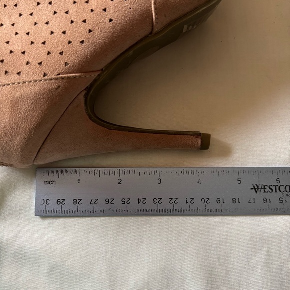 Liz Claiborne Serina Perforated Rose Pink Stiletto Ankle Booties Size 8 - Picture 7 of 7